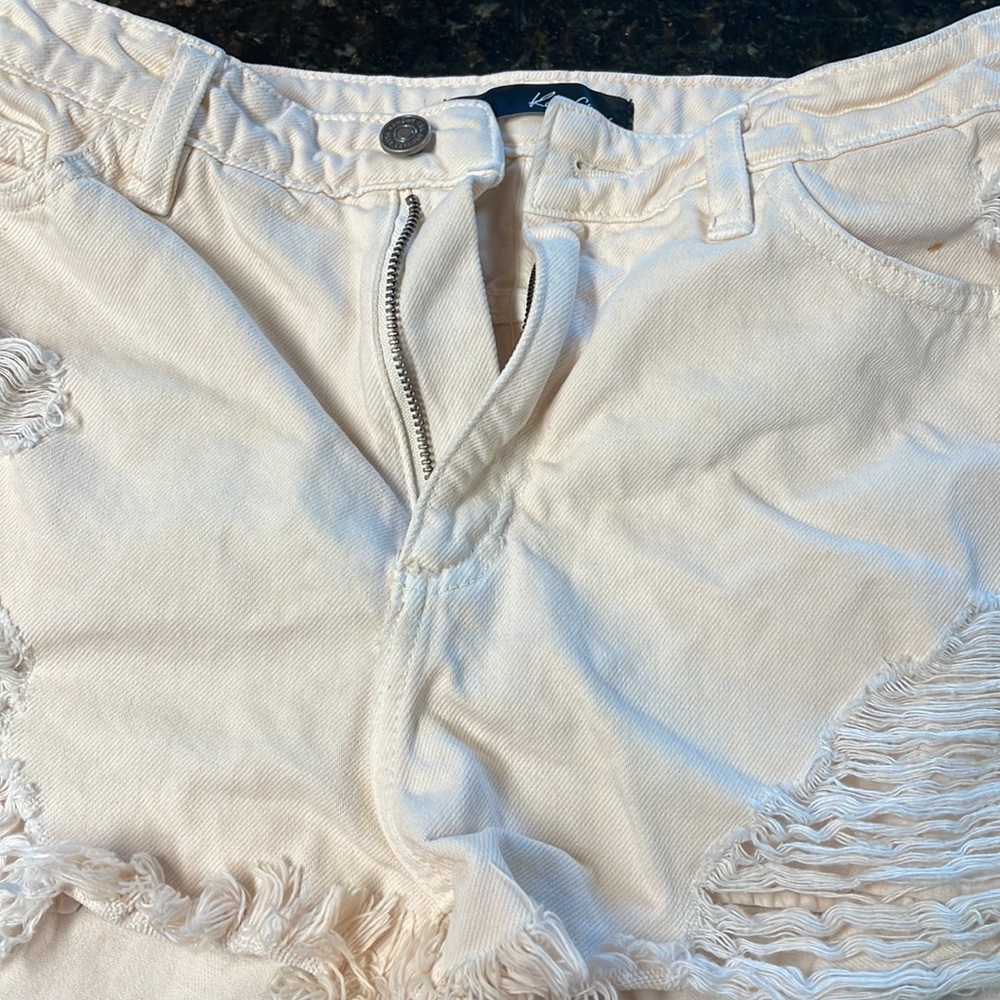 Distressed shorts - Picture 2 of 6